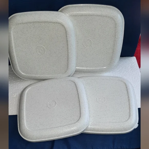 Tupperware Set of Square White Plates - Picture 3 of 12
